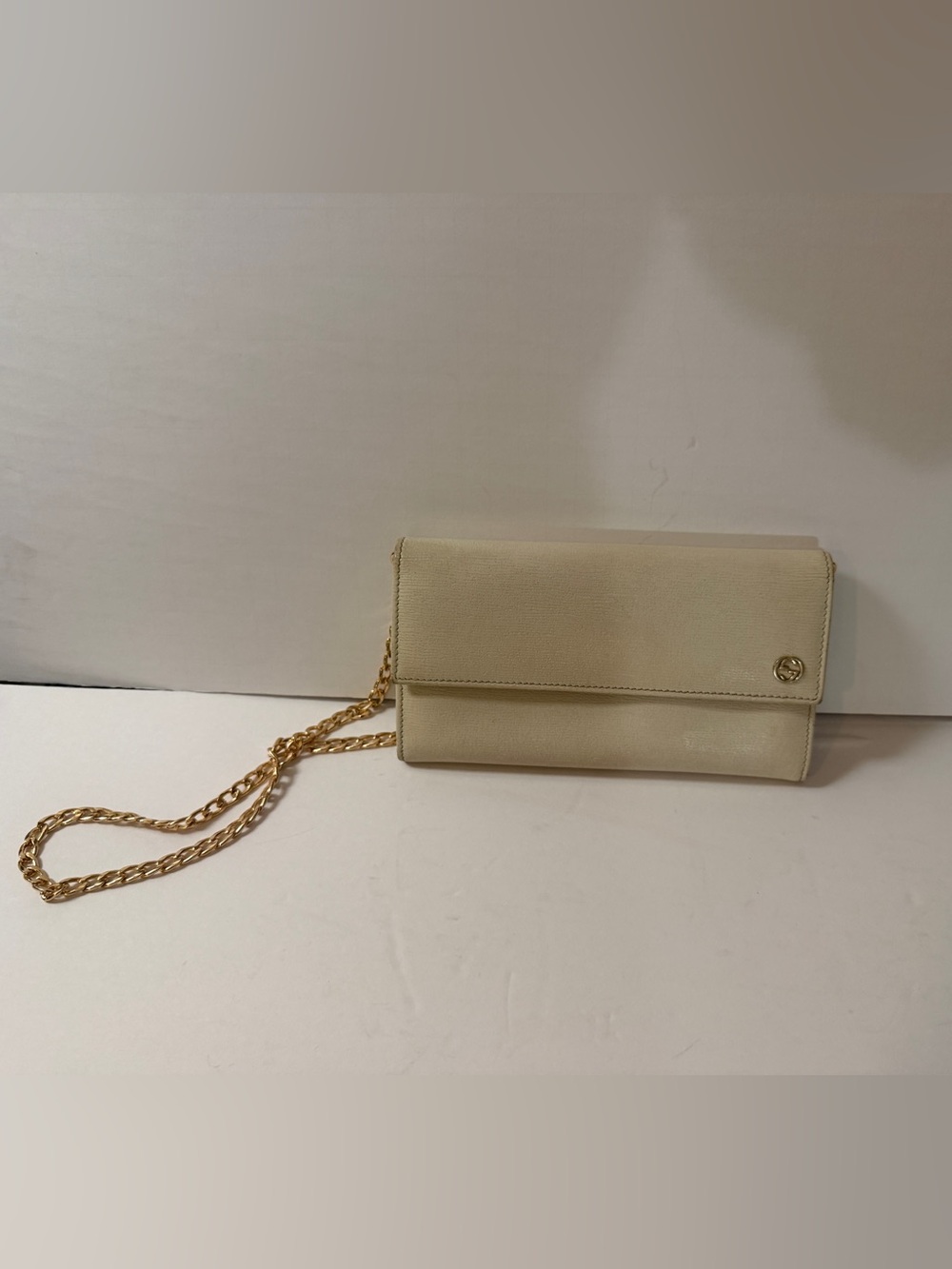 Gucci Cream Leather Wallet with Gold Hardware COA and attachable unbranded chain